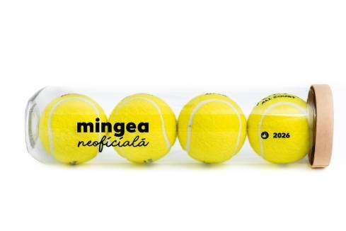 Poze mingi în tub și pe fundal alb